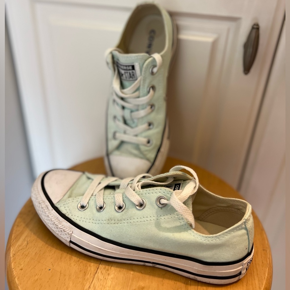 converse green low tops UNISEX size 6 Women’s / 4 Men’s / 36.5 EU